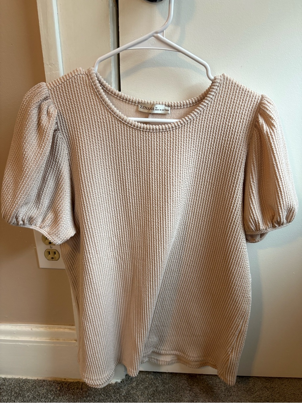 Zenana Outfitters Cream Textured Puff Sleeve Top